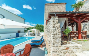4 bedrooms villa with private pool enclosed garden and wifi at Jezera